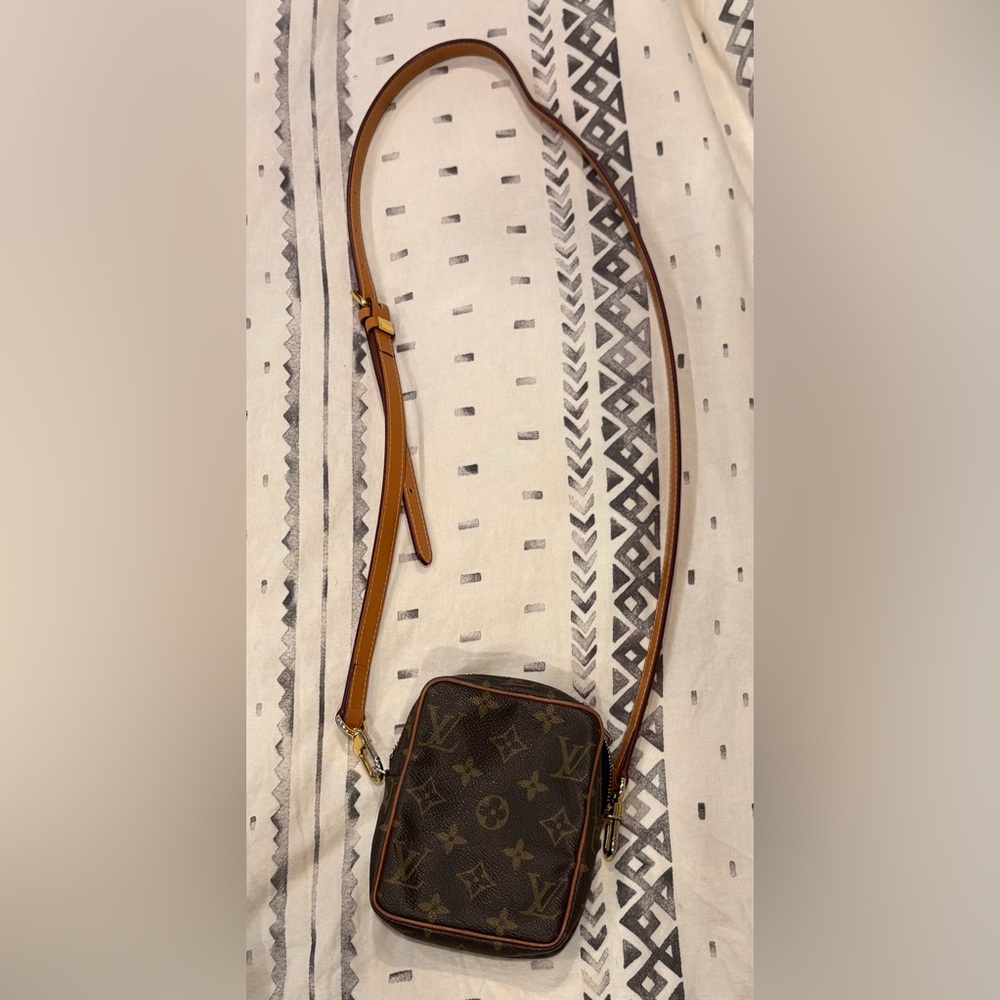 RARE Authentic Vintage Mini Danube Louis Vuitton Monogram Crossbody - Picture 2 of 13